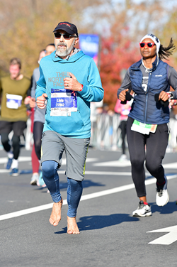 Livio Azzoni running barefoot